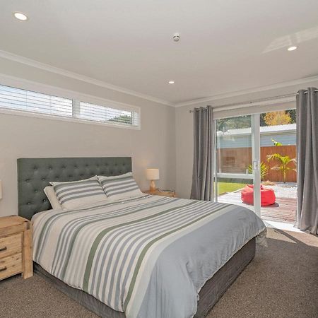 Modern Beach Pad - Whitianga Holiday Home Екстериор снимка