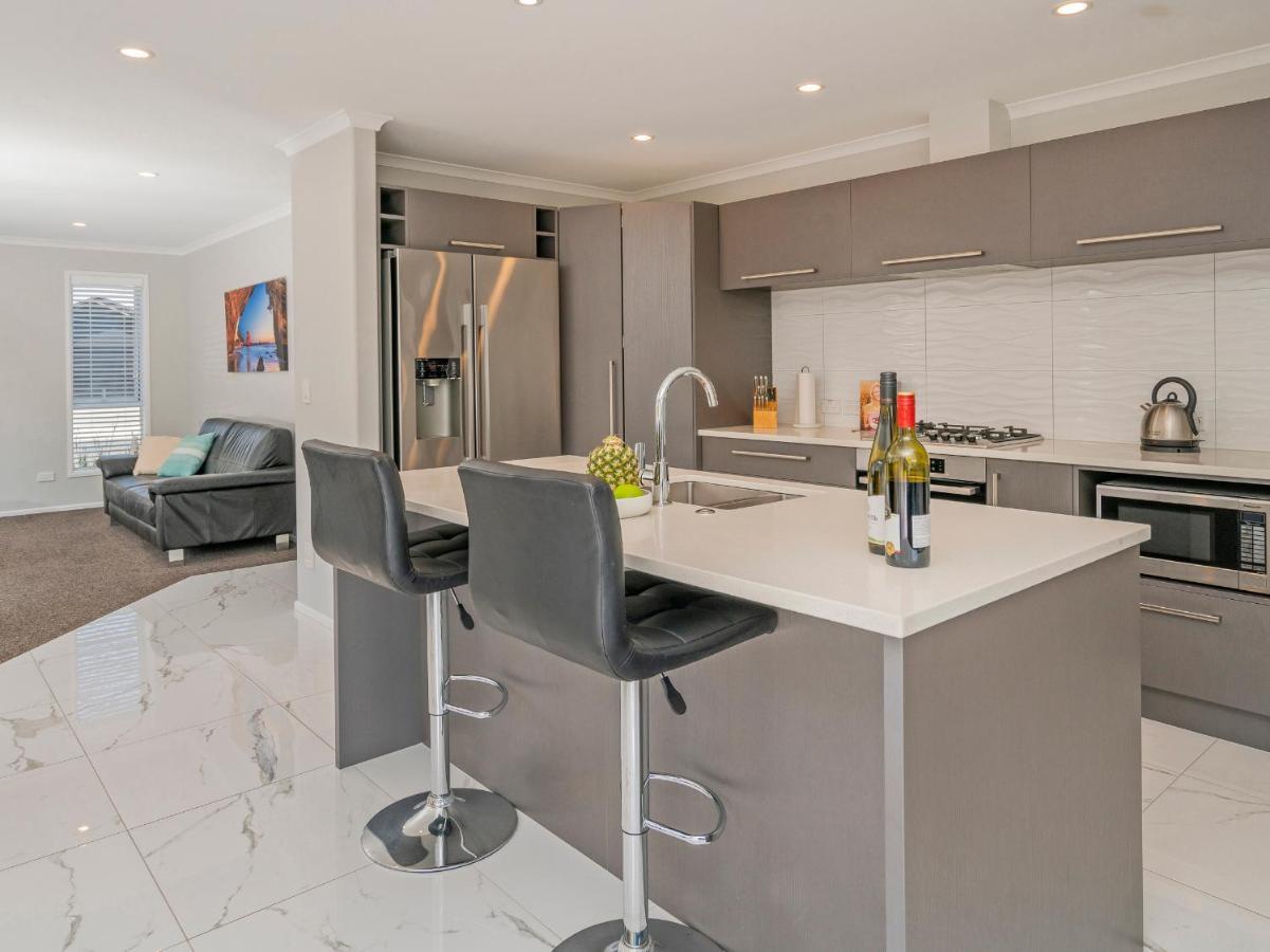 Modern Beach Pad - Whitianga Holiday Home Екстериор снимка