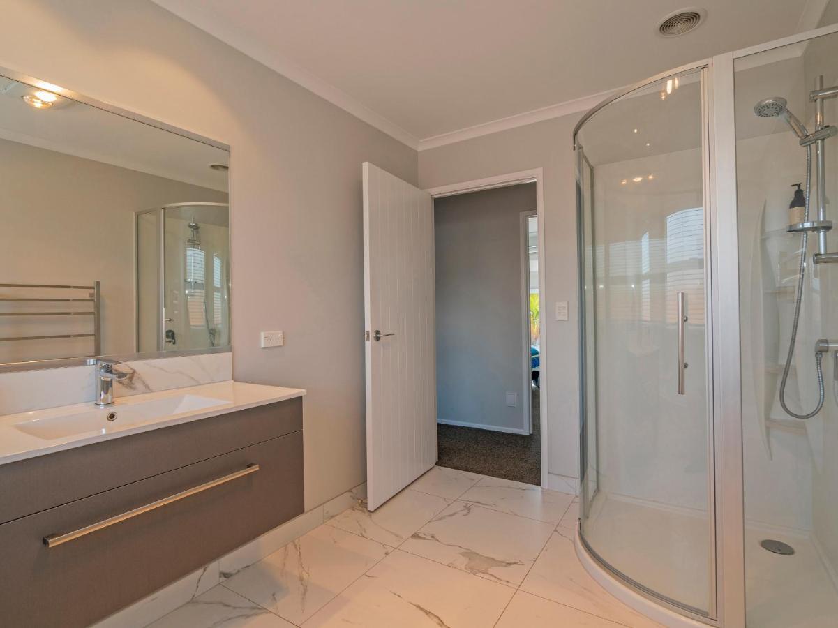 Modern Beach Pad - Whitianga Holiday Home Екстериор снимка