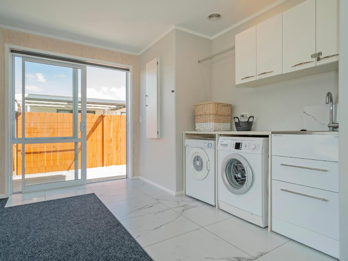 Modern Beach Pad - Whitianga Holiday Home Екстериор снимка